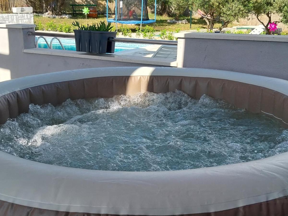 Holiday House M&A&K With Swimming Pool Каштель-Штафилич Экстерьер фото